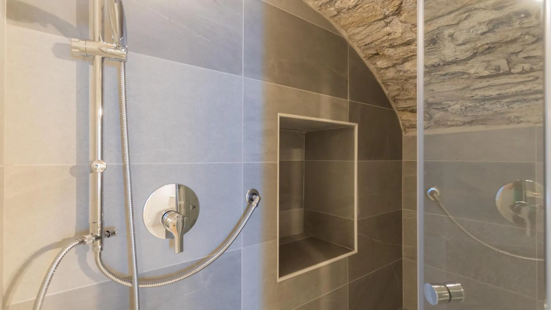 Apartment Il Porticciolo By Rent All Como Carate Urio